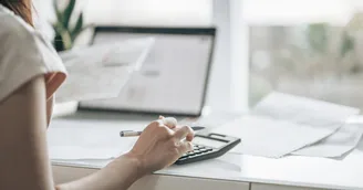 Travailleurs indépendants : la cotisation minimale retraite de base relevée pour 2022