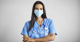 Quand une infirmière suspendue pour défaut de vaccination-Covid est réintégrée