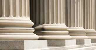 Quand et combien faut-il payer pour agir devant le tribunal des activités économiques ?