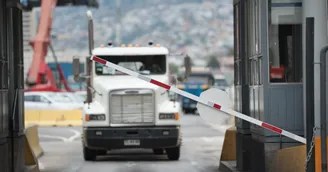 Faute du transporteur routier international informé du caractère inexact des documents douaniers