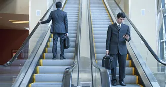 Y a-t-il faute si le salarié protégé travaille pour une autre société pendant un arrêt maladie ?