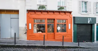 Titulaire d’un bail dérogatoire resté dans les locaux au-delà du terme : renonciation au statut