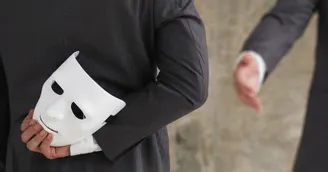 Le franchiseur commet-il un dol en n'alertant pas le franchisé sur un prévisionnel trop optimiste ?