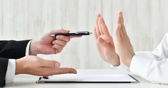 Le refus de signer le CDD ne caractérise pas la mauvaise foi du salarié