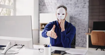 Organiser l'insolvabilité d'une société est une faute du dirigeant séparable de ses fonctions