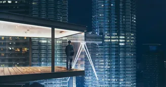 Une société ne peut pas suspendre son dirigeant dans l'attente de sa révocation