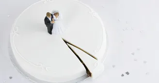 Mariage à l'étranger : le gérant de SARL est-il majoritaire en raison des parts de son conjoint ?