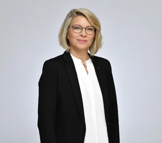 Publications des salariés sur les réseaux sociaux : trois questions à Christine Hillig-Poudevigne